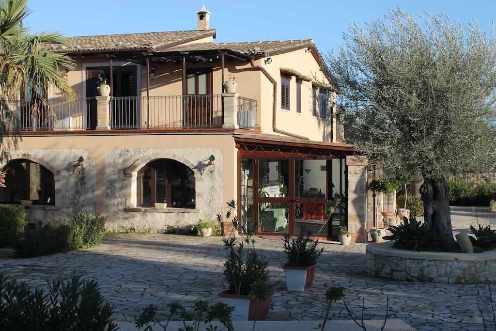 B&B Casale Siciliano Di Miryam Tiralongo Авола Екстериор снимка