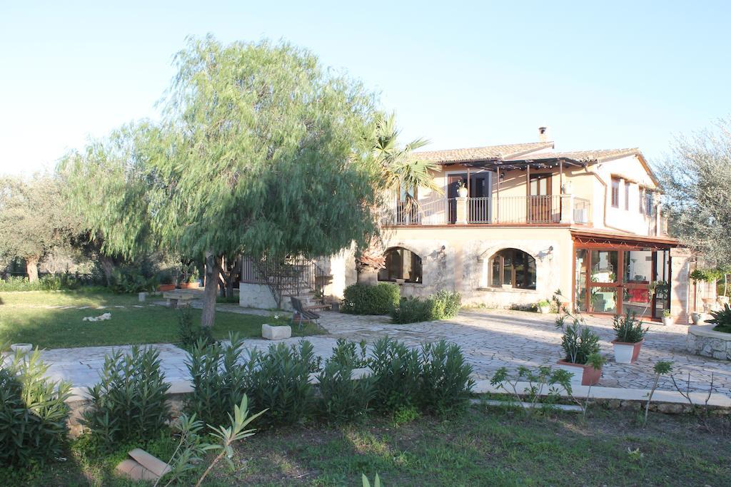 B&B Casale Siciliano Di Miryam Tiralongo Авола Екстериор снимка