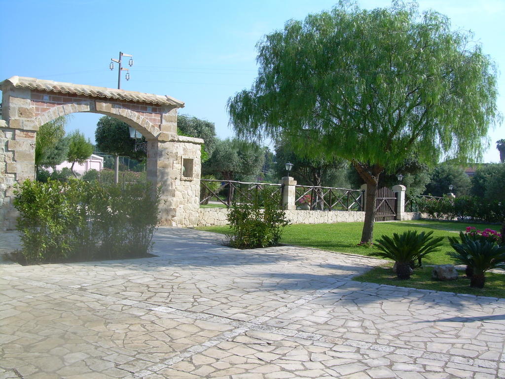 B&B Casale Siciliano Di Miryam Tiralongo Авола Екстериор снимка