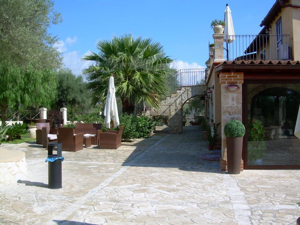 B&B Casale Siciliano Di Miryam Tiralongo Авола Екстериор снимка