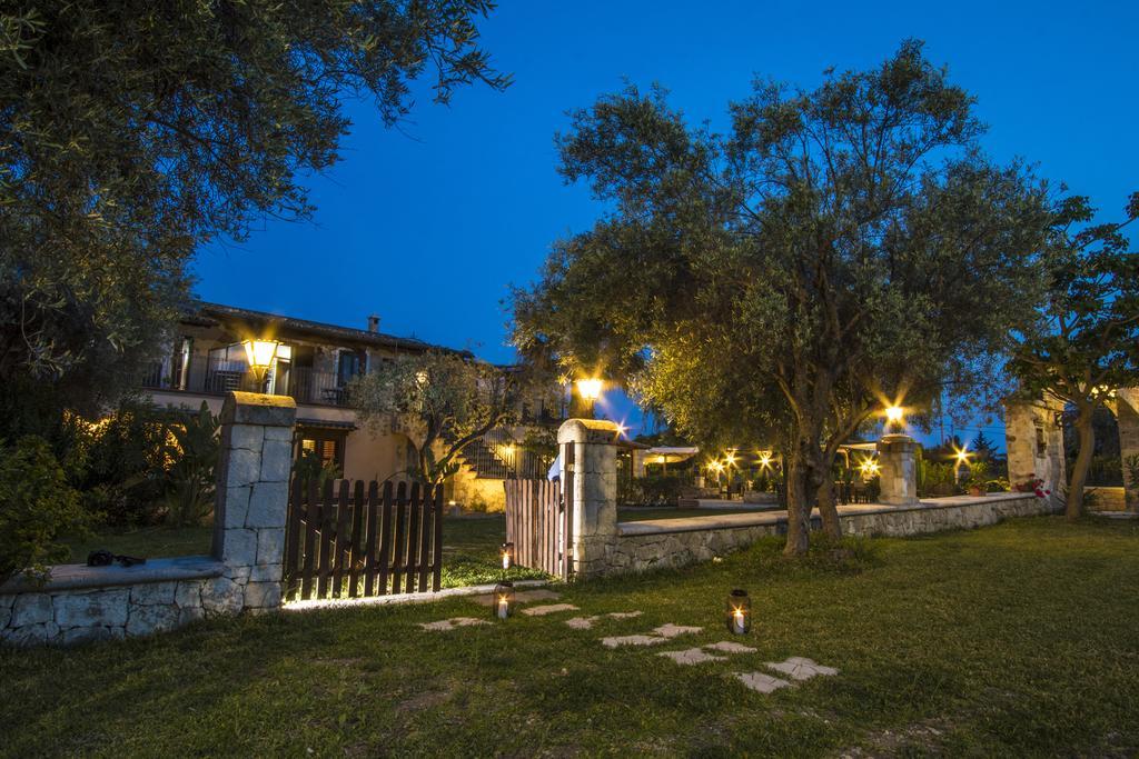 B&B Casale Siciliano Di Miryam Tiralongo Авола Екстериор снимка