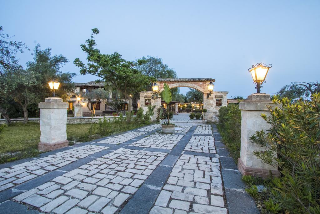B&B Casale Siciliano Di Miryam Tiralongo Авола Екстериор снимка
